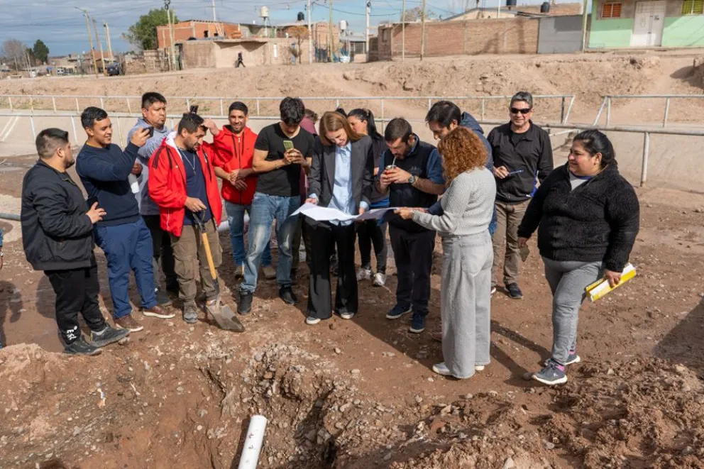Gas y cloacas para mejorar la calidad de vida de más de 1.200 familias en Neuquén capital