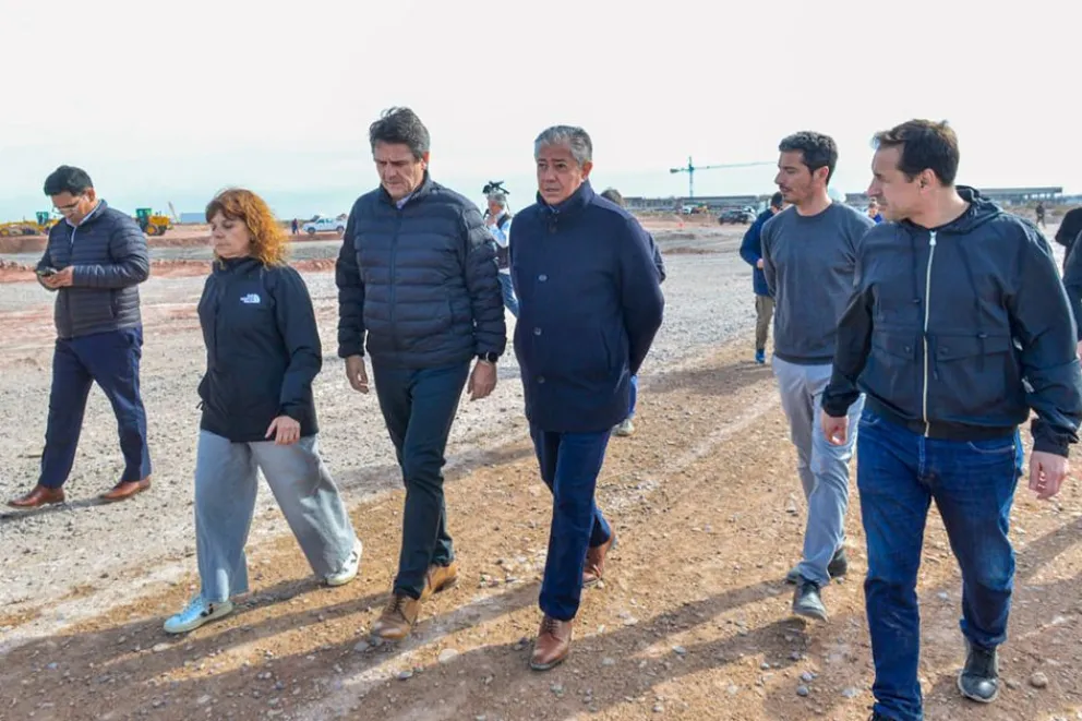 Provincia y municipio desarrollan 1.700 soluciones habitacionales para familias de Neuquén capital