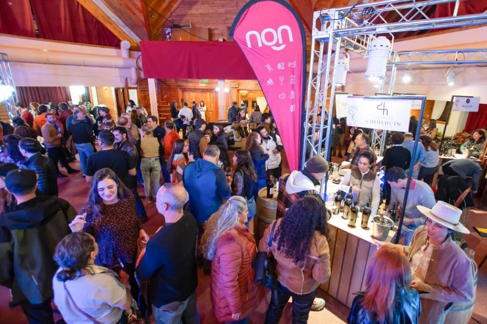 Más de 200 personas disfrutaron del After Ski de vinos y gastronomía neuquina en Villa La Angostura
