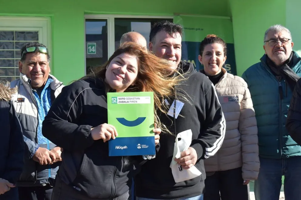 Se entregaron 16 viviendas en Centenario a través de un programa de autoconstrucción
