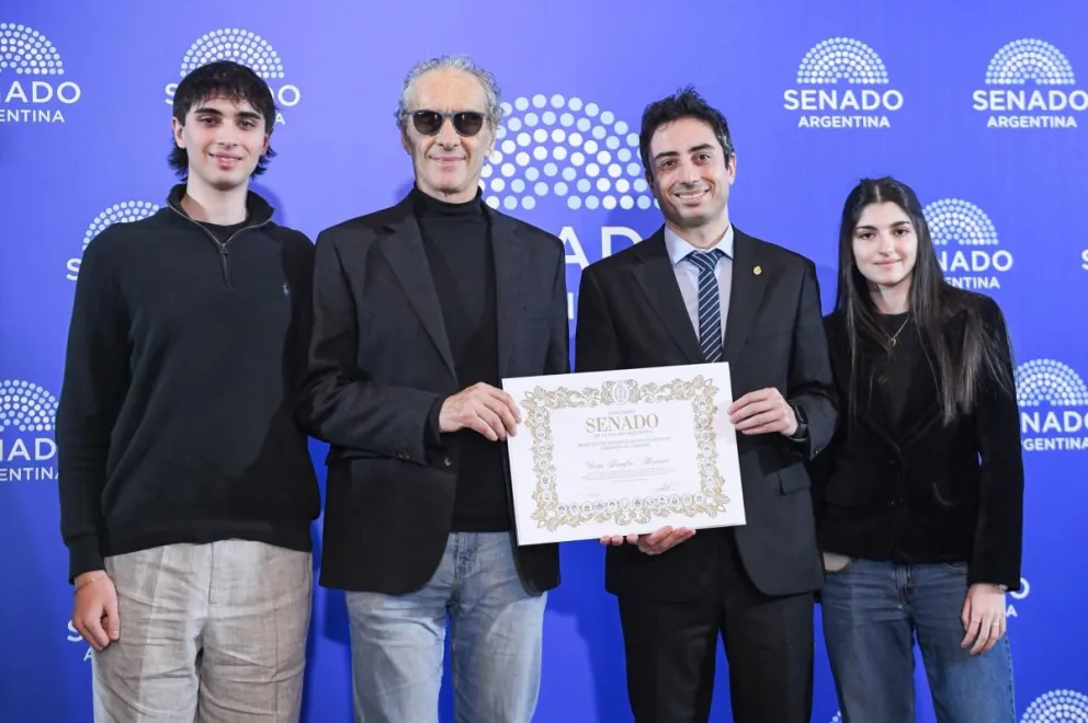 Diego Fenoglio recibió una distinción turística en el Senado