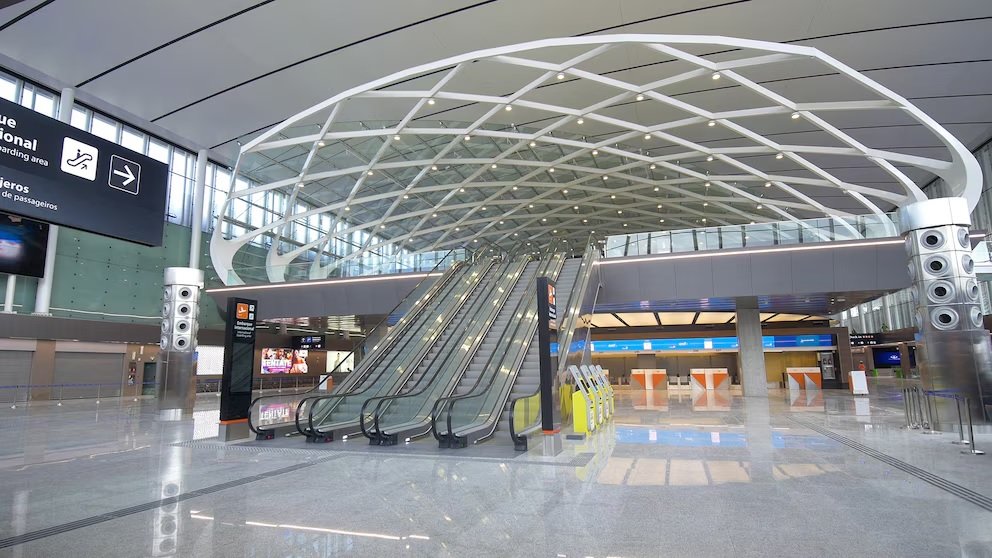 Argentina: gobierno de Milei sube y dolariza las tasas aeroportuarias
