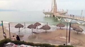 Vallarta: evacúan a casi 5 mil turistas por el huracán ‘Simón’