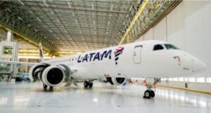 Latam estudia añadir 50 Embraer para Perú y Chile junto a 24 de hoy