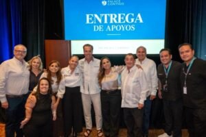 Lezama entrega a hotel de Chapur apoyos médicos a 104 trabajadores