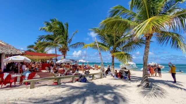 Dominicana dispara turismo casi en misma cuota que pierde México